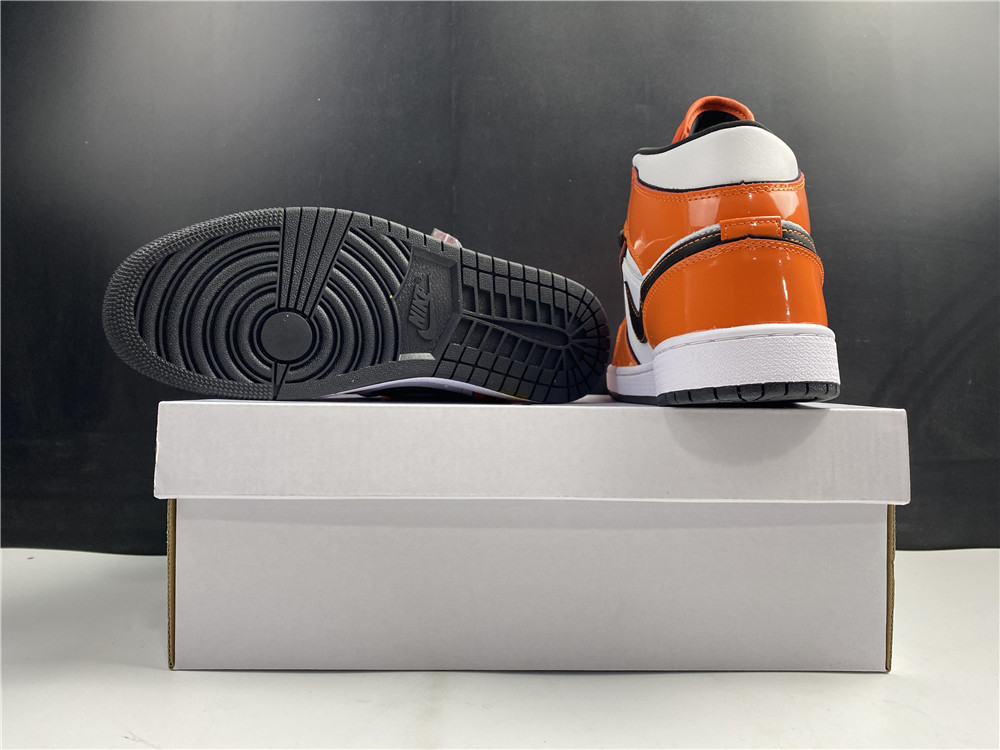 Jordan1 Mid SE Turf Orange DD6834-802