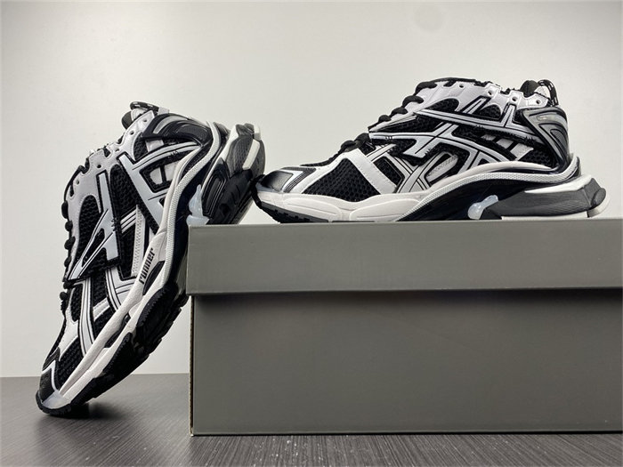 BLCG Runner White Black White  677403 W3RB2 9010
