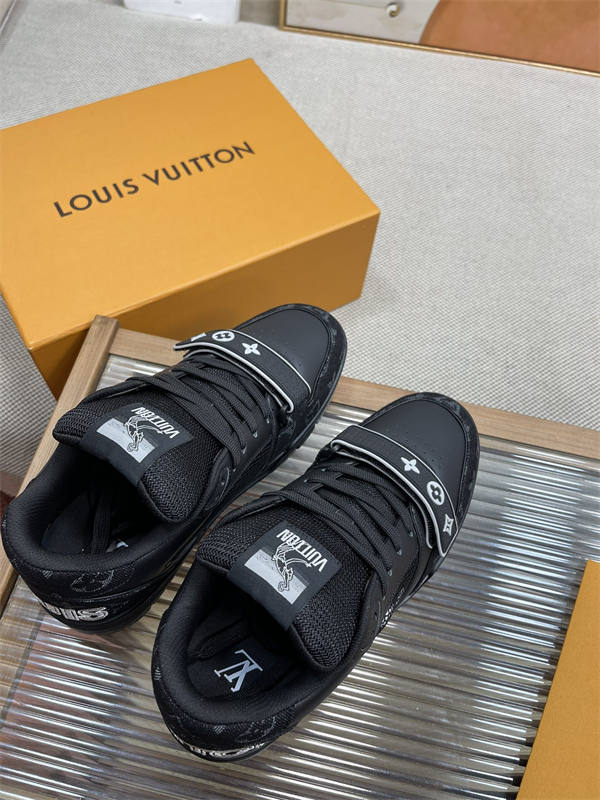 LV044