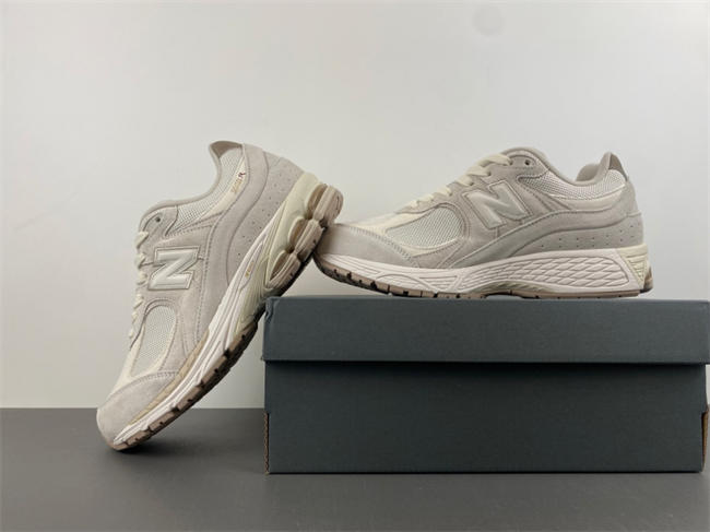 new balance NB 2002