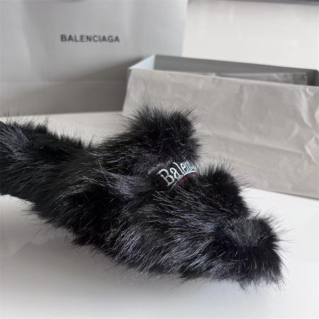 BLCG SLIPPERS