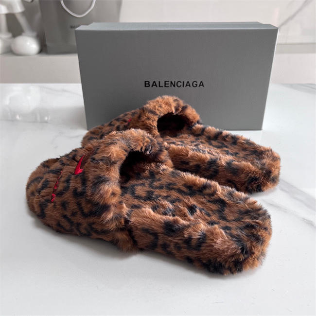 BLCG SLIPPERS