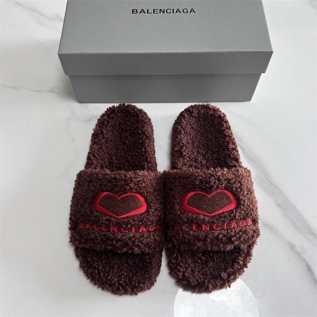 BLCG SLIPPERS