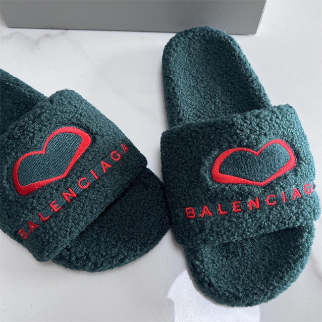 BLCG SLIPPERS